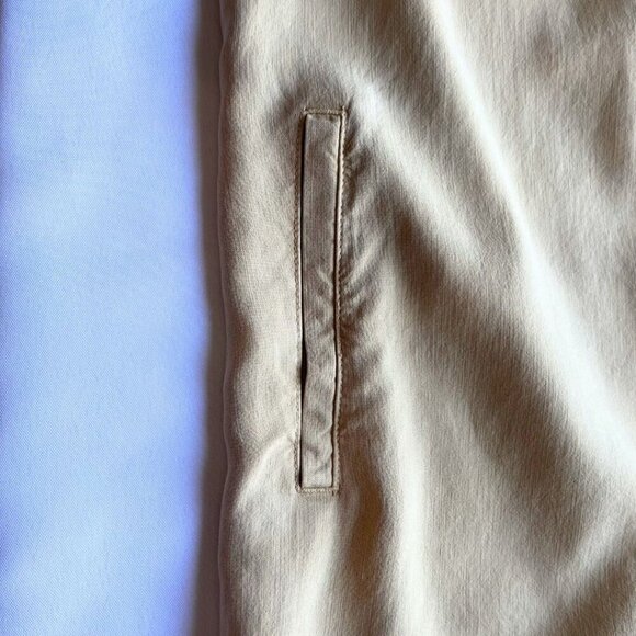 BELLA DAHL ALINE SLEEVELESS COLLARED SHIFT MINI DRESS IN BEIGE - XS - Picture 7 of 9